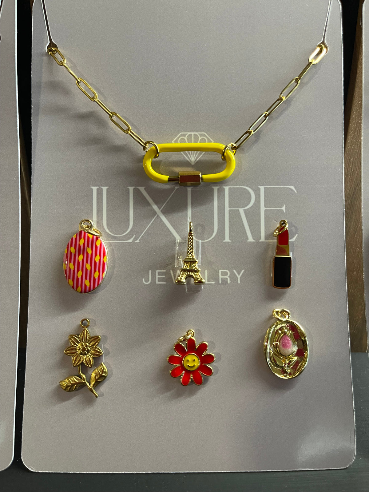 Chain charms bar