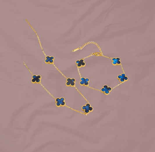 Set blue clover