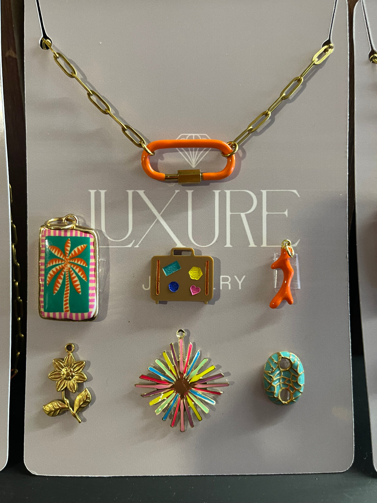 Chain charms bar